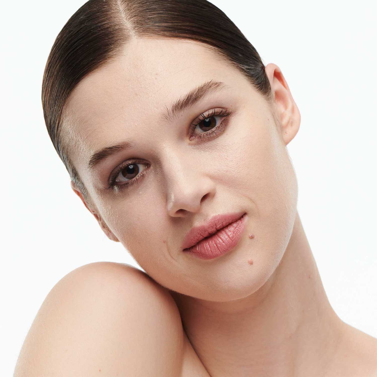 STUDIO RADIANCE SERUM-POWERED (BASE DE MAQUILLAJE PARA ROSTRO)